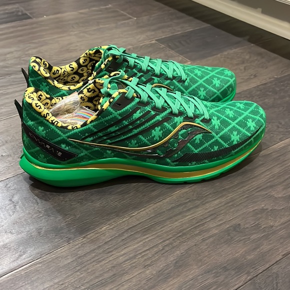 Saucony Kinvara 12 St. Patrick’s Pattys Day Clover Green shoes sneakers Mens 9.5 - Picture 5 of 16
